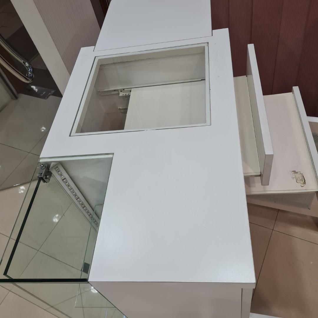 Shop display shelf, Furniture & Home Living, Furniture, Shelves