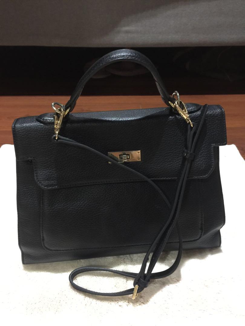 sisley hermes style (Category: Purses & Pouches) located in Baguio. Submitted by prelovedmixmix16 (Listing ID 1050604355, Image 1). Description: change sling strap pero sisley pa din pinalit...