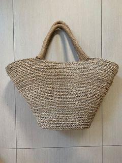 Woven basket bag with drawstring closure
