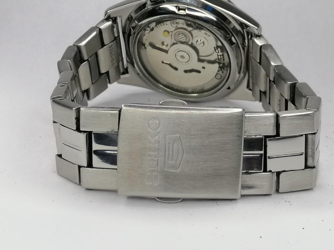 Authentic SEIKO 5 mens automatic watch (Category: Men's Watches) located in Manila. Submitted by deejaymoh (Listing ID 1050829463, Image 3). Description: Authentic SEIKO 5 watch Automatic movement Seperate day and date Luminous hands and indeces Accurate time keeping.