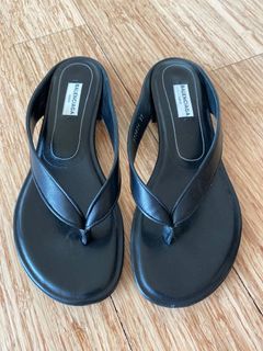 (Category: ) located in . Submitted by fancyshoez (Listing ID 1050691347, Image 1). Description: .