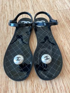 (Category: ) located in . Submitted by fancyshoez (Listing ID 1050690209, Image 1). Description: .