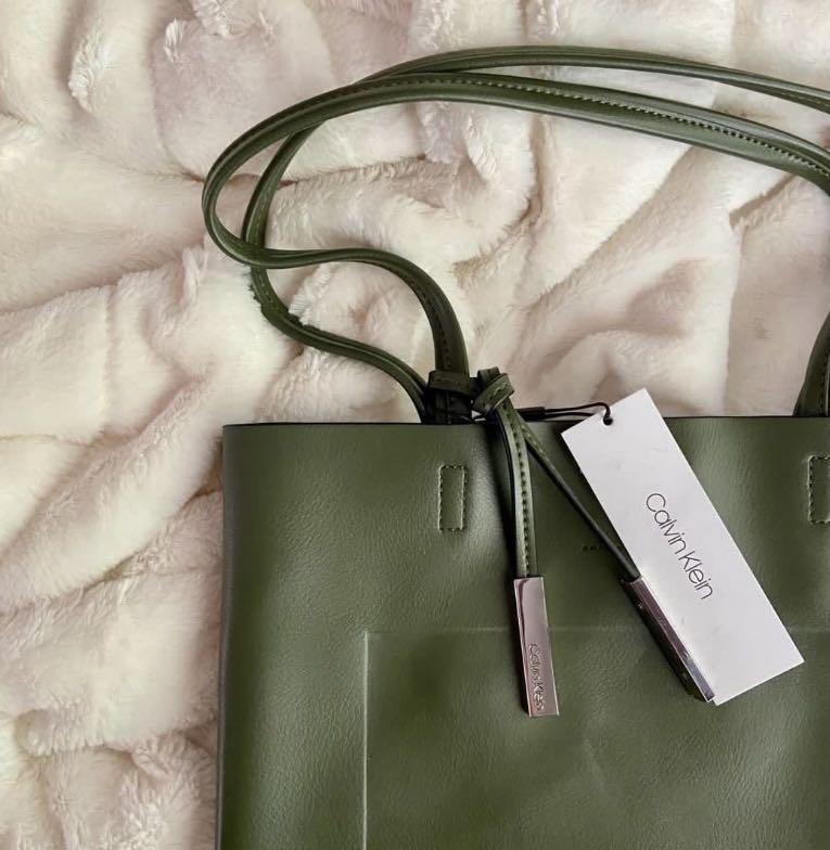 Calvin Klein Green Leather Tote Bag, Women's Fashion, Bags & Wallets, Beach  Bags on Carousell