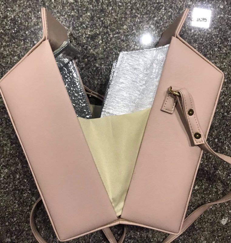 Insulated Breastmilk Carrying Bag (Category: Breastfeeding & Bottle Feeding) located in San Juan City. Submitted by pepperpan (Listing ID 1050903713, Image 3). Description: Pre-loves Milk&Easy Insulated breastmilk carrying bag. #insulatedbag #breastmilkstorage.