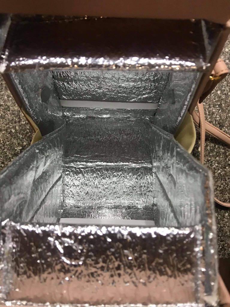 Insulated Breastmilk Carrying Bag (Category: Breastfeeding & Bottle Feeding) located in San Juan City. Submitted by pepperpan (Listing ID 1050903713, Image 2). Description: Pre-loves Milk&Easy Insulated breastmilk carrying bag. #insulatedbag #breastmilkstorage.
