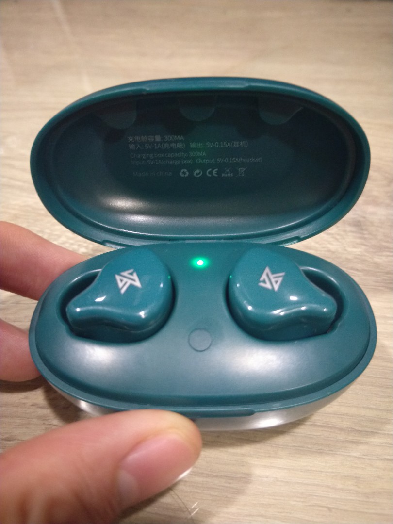 bluetooth wireless earbuds