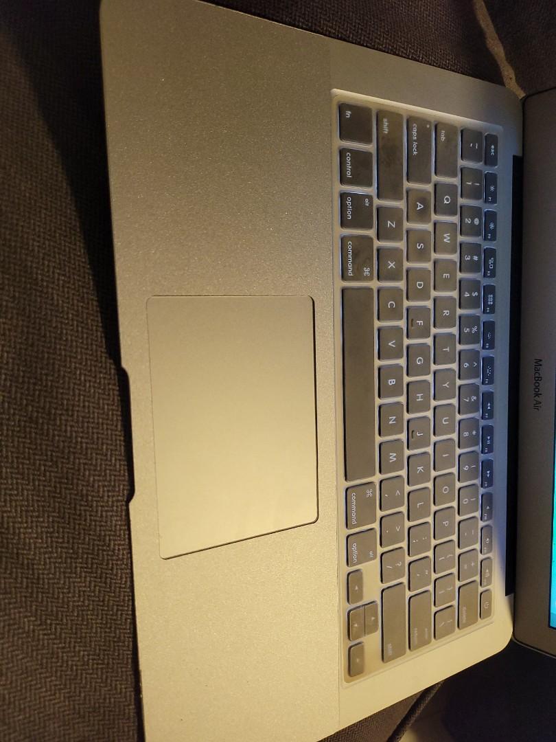 Mac (Category: Laptops & Notebooks) located in Singapore. Submitted by ronny0707 (Listing ID 1050867635, Image 3). Description: barely used apple macbook air with no signs of wear and tear, always in casing....