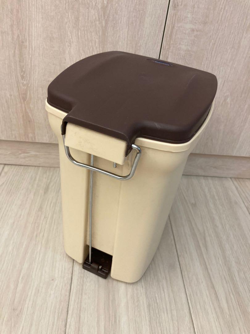 書桌小垃圾桶 Office desk Dust Bin, 傢俬＆家居, 傢俬, 書櫃、櫃子及架 Carousell