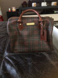 (Category: ) located in . Submitted by bagshopsg50 (Listing ID 1050742187, Image 1). Description: .
