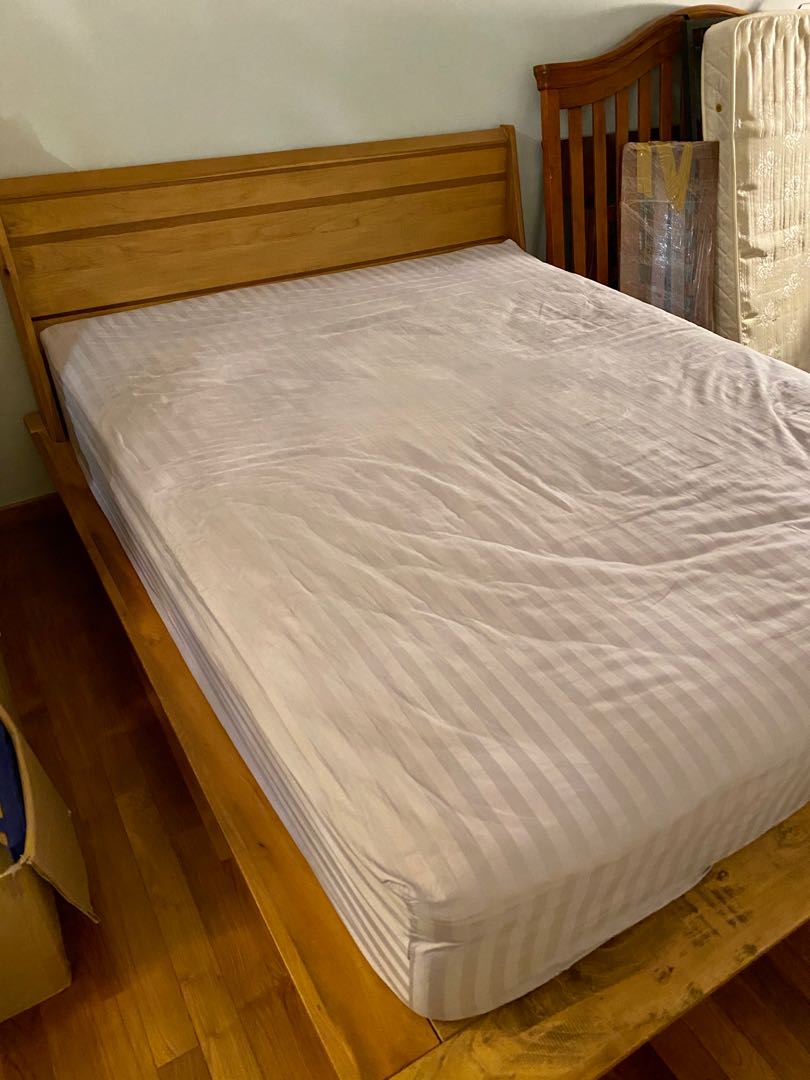 [Reserved] Queen size Picket & Rail with FREE mattress, Furniture