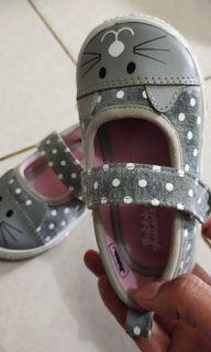 Sepatu anak