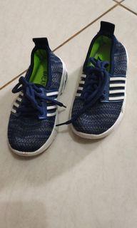 Sepatu anak