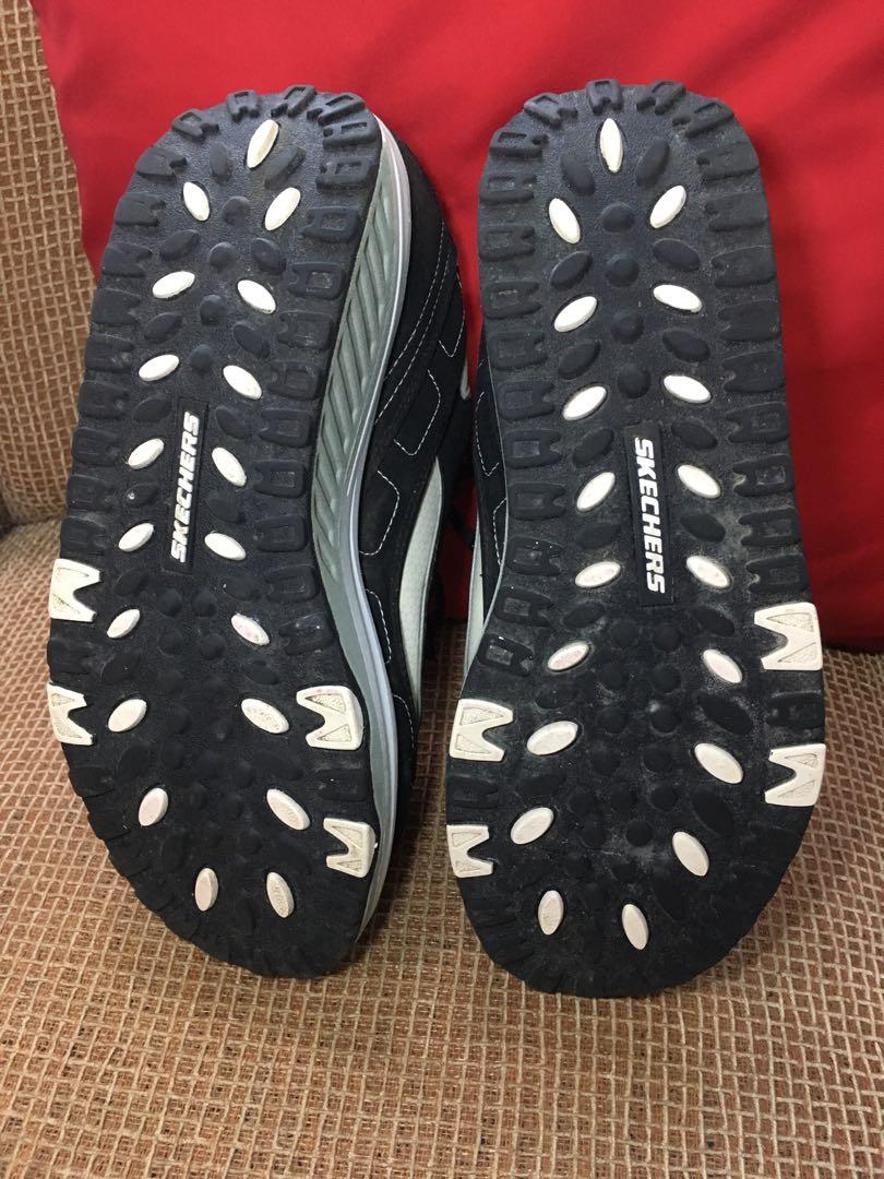 Authentic Skechers shape ups (Category: Sneakers) located in Iloilo. Submitted by genblue (Listing ID 1050727550, Image 2). Description: 📌 Authentic Skechers shape ups 📌Size: US-8.5 UK-5.5 EUR-38.5.
