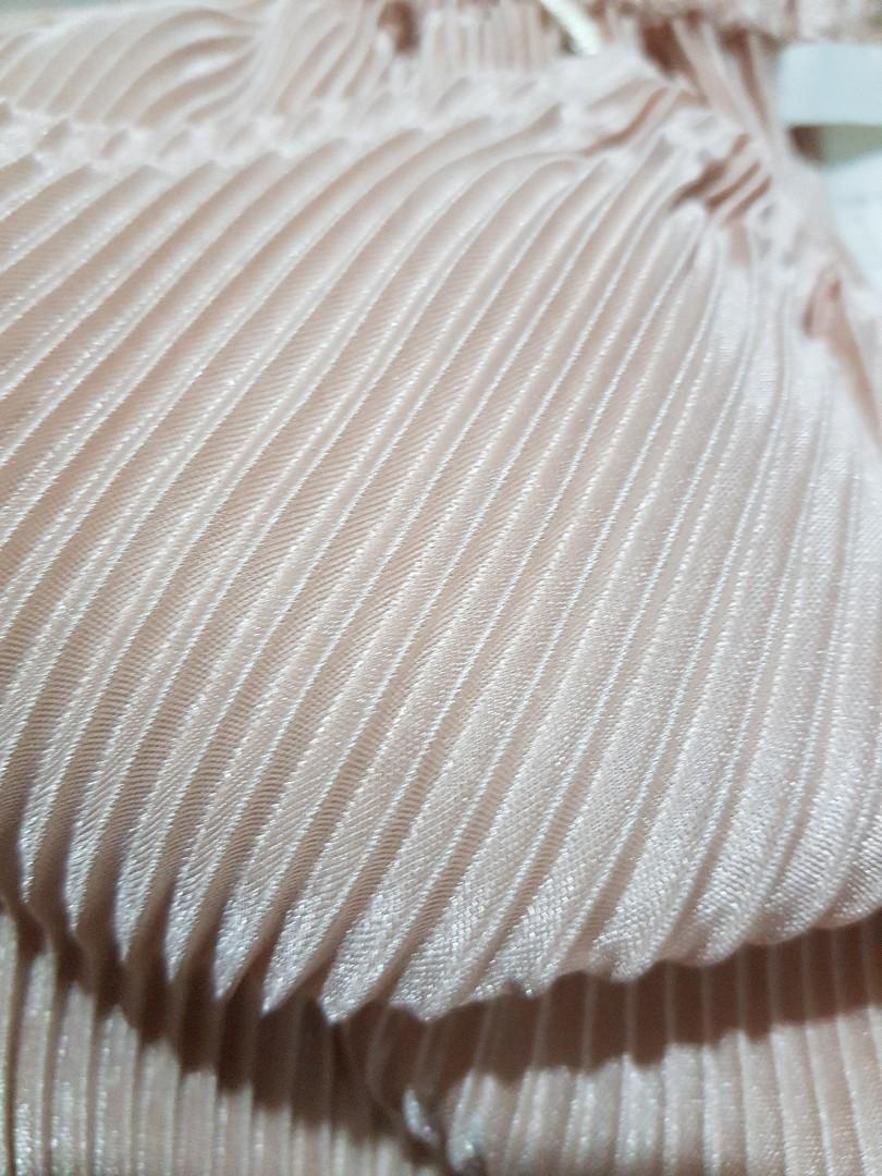 Top (Category: Tops) located in Petaling Jaya. Submitted by lemonysnickette (Listing ID 1050828569, Image 3). Description: Great condition. Get any 3 items priced at RM10 for RM20. You can look through my other listings, selling off Cotton On, Zara, Mango items..