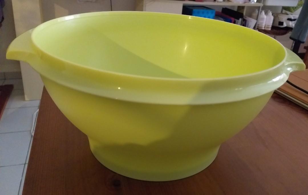 Tupperware Giant bowl with lid, Furniture & Home Living, Kitchenware