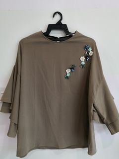(Category: ) located in . Submitted by rahmahwardrobe (Listing ID 1050939967, Image 1). Description: .