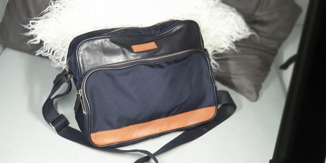 SALE! Bean Pole Messenger Bag (Category: Sling Bags) located in Quezon City. Submitted by allthingsgoode_men (Listing ID 1050933918, Image 1). Description: Selling my preloved Beanpole messenger bag. Barely used. Made with a combination of nylon and leather..