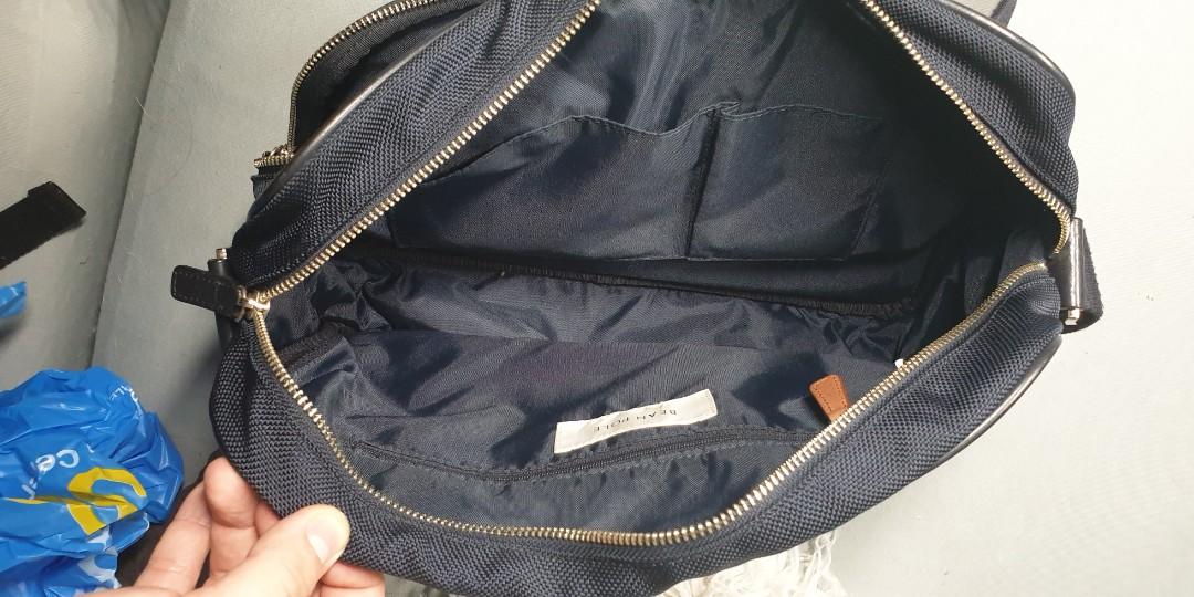 SALE! Bean Pole Messenger Bag (Category: Sling Bags) located in Quezon City. Submitted by allthingsgoode_men (Listing ID 1050933918, Image 3). Description: Selling my preloved Beanpole messenger bag. Barely used. Made with a combination of nylon and leather..