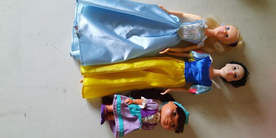 Disney Dolls (Category: Figurines & Statues) located in Quezon City. Submitted by mylsyu (Listing ID 1050966194, Image 2). Description: TAKE ALL - Php 1000 2 Disney Dolls original (Snow White & Cinderella) 1 Dora Doll (Rapunzel) original 9 generic dolls. With freebies - mini doll size strawberry shortcake - original 2 doll dress - generic Good condition. Flaws: No shoes except Cinderella..