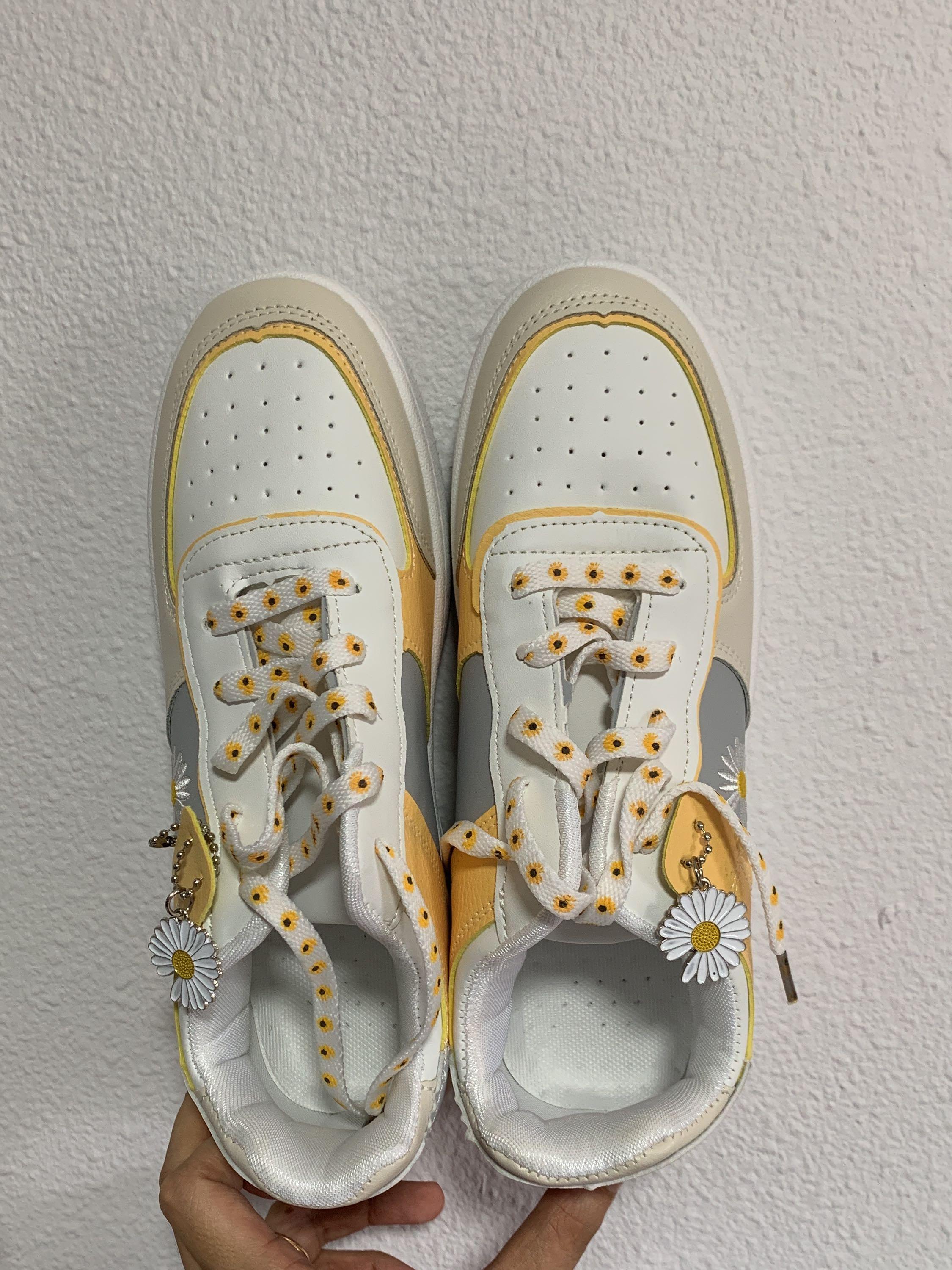 Daisy sneakers top