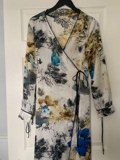 Long satin kimono M