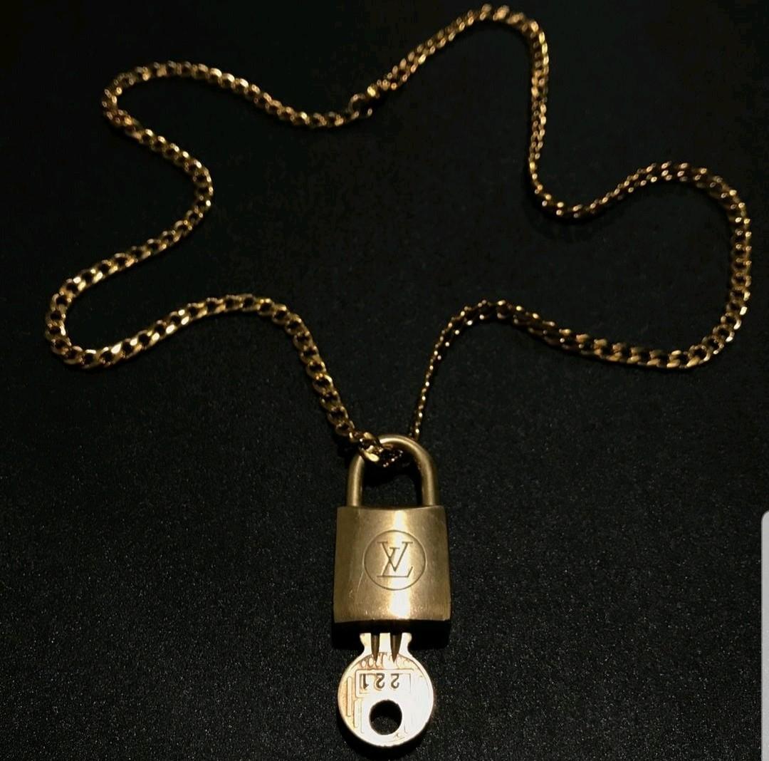 Louis Vuitton Pendant Chain Whistle Necklace, Women's Fashion, Jewelry &  Organisers, Necklaces on Carousell