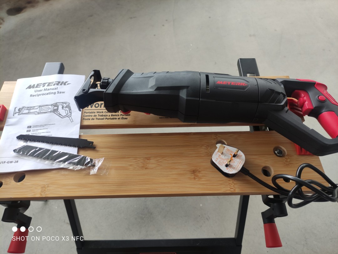 Meterk reciprocating saw outlet