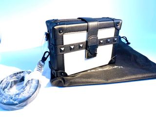 （分類：）位於 。 由 zoboc 提交（商品編號 1050997505，圖片 1）。簡介： 。