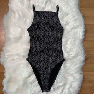 (Category: ) located in . Submitted by chikos.closet (Listing ID 1050963217, Image 1). Description: .