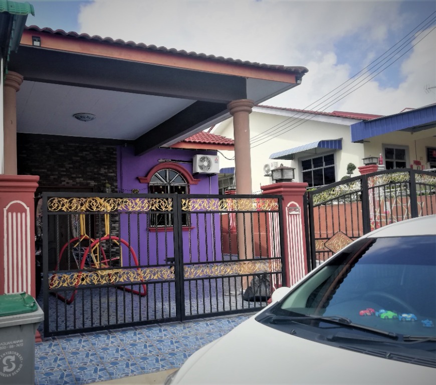 Sebuah Rumah Teres Setingkat End Lot Property For Sale On Carousell