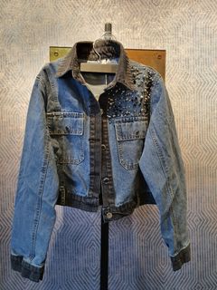 (Category: ) located in . Submitted by closetmart (Listing ID 1051080218, Image 1). Description: .
