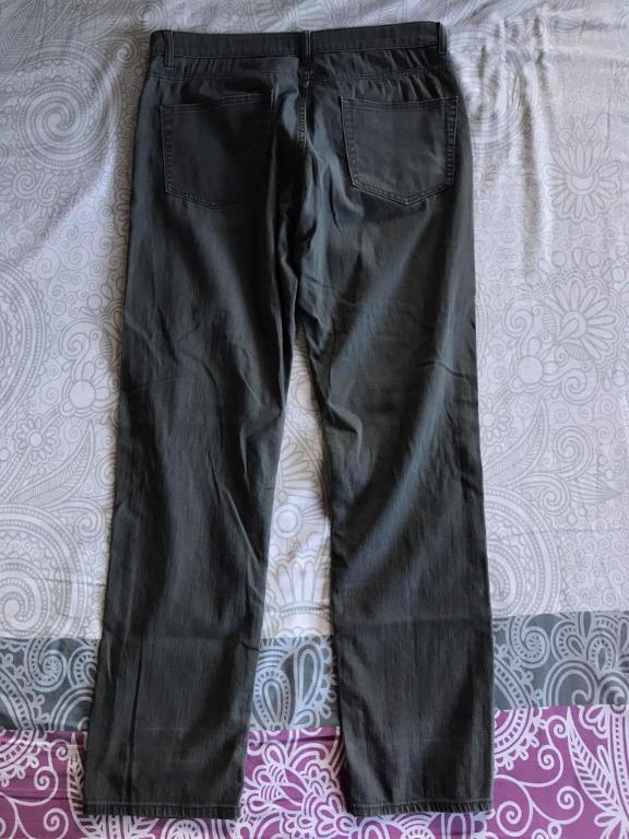 Uniqlo Men's Jeans (Gray) (Category: Jeans) located in Quezon City. Submitted by vanillacreations (Listing ID 1050973031, Image 1). Description: UNIQLO MEN'S JEANS Size - 32 (82 cm) Color - Gray Mode of payment - BPI / BDO / GCash To enquire about the product, click 'Chat to buy!'.