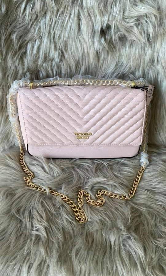 Victoria’s Secret Purse Light Pink V-Quilt Crossbody 24/7 Bag W/ Gold Tone  Chain