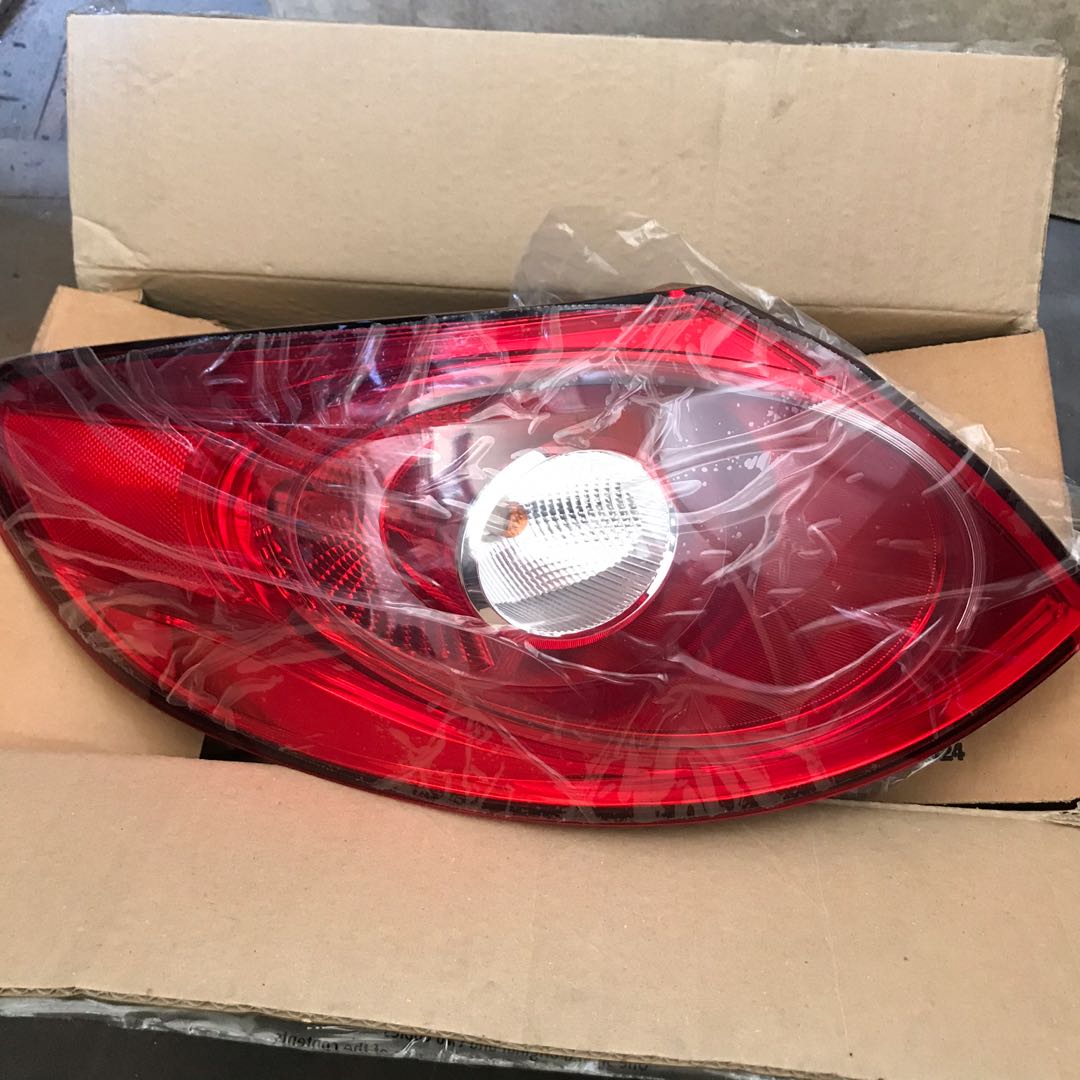 change tail light 2013 vw passat