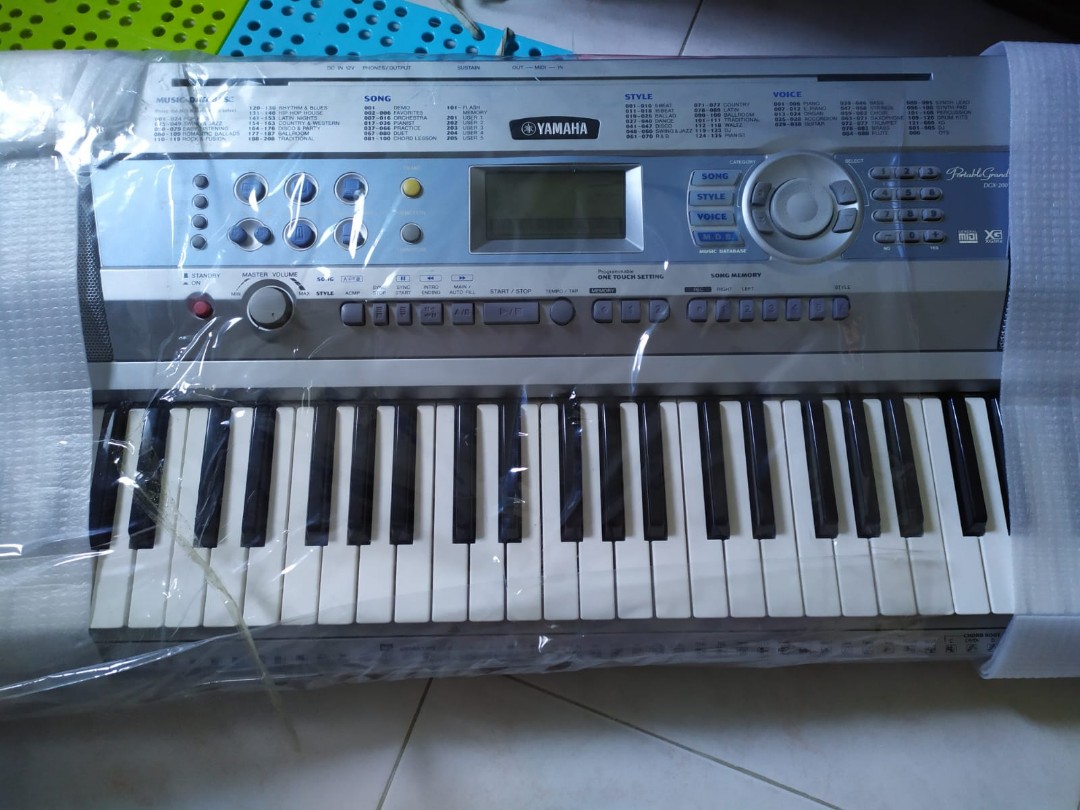 YAMAHA DGX 200 PIANO