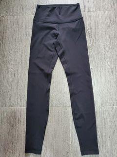100%正貨，90%新，Lululemon size 4黑色，內長27"，運動褲唔一定做運動先著，高腰顯得腳修長，冬天可打底，一褲幾著!🤭