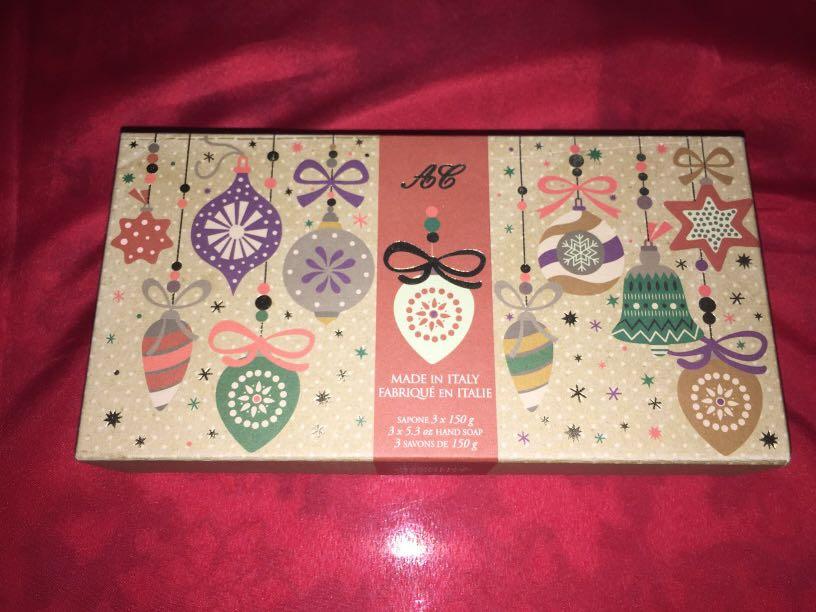 🌸 SOAP as Gift Package • 130 from 400 (Category: Family Planning) located in Makati City. Submitted by jennyitems (Listing ID 1051270382, Image 1). Description: 🧼 SOAP as Gift Package 🌸 Inside a Hard Box with Christmas Design🎄 🌸 1Box, Comes in 3pcs Bar Soap. Each Bar weighs 150g 🌸 Made in Italy 🌸 Scent: Canella Cinnamon Cannelle 🎁 Can be given as as Gift to your Mom/Aunt/Sister/Friend or Inaanak 🎁🎄 🌸 Limited Offer! ✅ Grab it Now!!!! Pa
