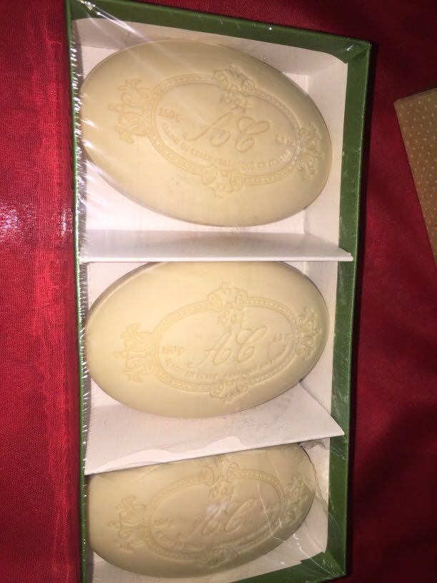 🌸 SOAP as Gift Package • 130 from 400 (Category: Family Planning) located in Makati City. Submitted by jennyitems (Listing ID 1051270382, Image 2). Description: 🧼 SOAP as Gift Package 🌸 Inside a Hard Box with Christmas Design🎄 🌸 1Box, Comes in 3pcs Bar Soap. Each Bar weighs 150g 🌸 Made in Italy 🌸 Scent: Canella Cinnamon Cannelle 🎁 Can be given as as Gift to your Mom/Aunt/Sister/Friend or Inaanak 🎁🎄 🌸 Limited Offer! ✅ Grab it Now!!!! Pa