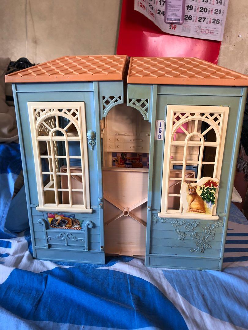 Barbie store folding house