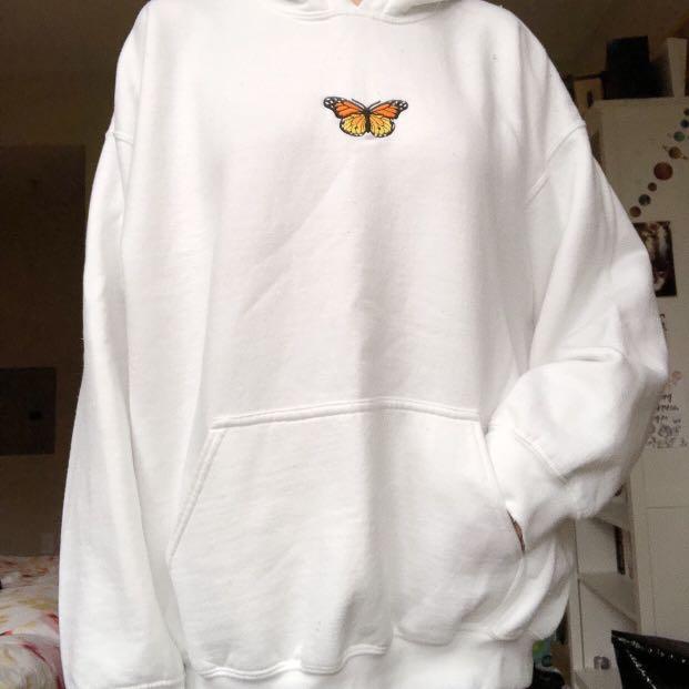 Tien butterfly hoodie shop brandy melville
