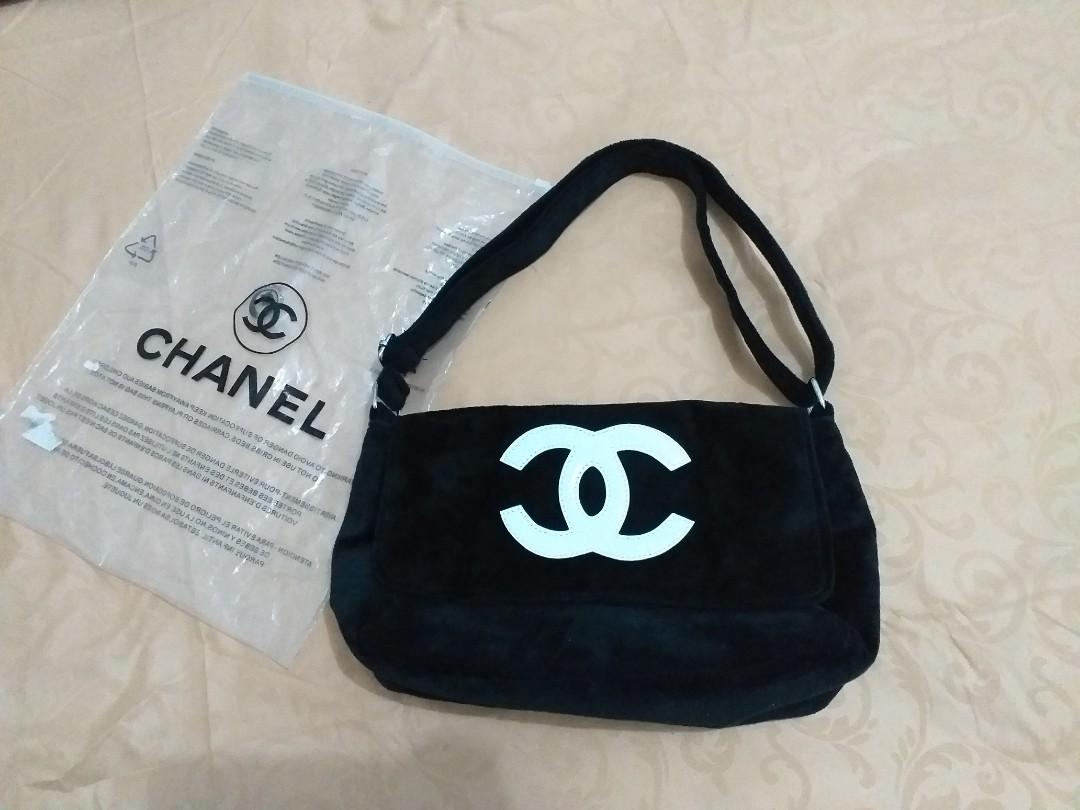 Chanel VIP Precision Sling Black Fur wore by V BTS, Barang Mewah