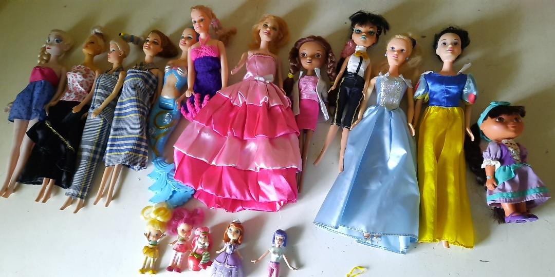 Disney Dolls (Category: Figurines & Statues) located in Quezon City. Submitted by mylsyu (Listing ID 1050966194, Image 1). Description: TAKE ALL - Php 1000 2 Disney Dolls original (Snow White & Cinderella) 1 Dora Doll (Rapunzel) original 9 generic dolls. With freebies - mini doll size strawberry shortcake - original 2 doll dress - generic Good condition. Flaws: No shoes except Cinderella..