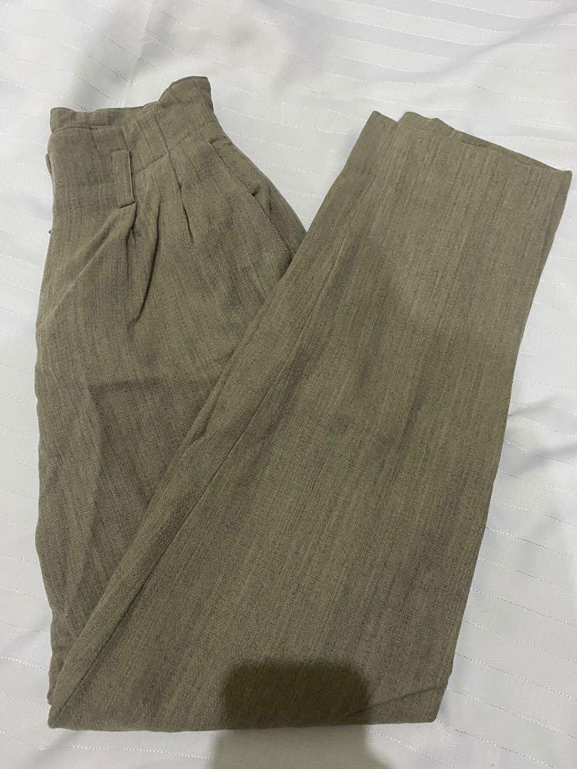 High Waisted Trouser Pants (Category: Other Bottoms) located in Taguig. Submitted by manilaessentials (Listing ID 1051256238, Image 3). Description: With issue. Check photo. Makapal at may doble sa loob. Bet ko pero hindi kaya sakin. *may butas* .