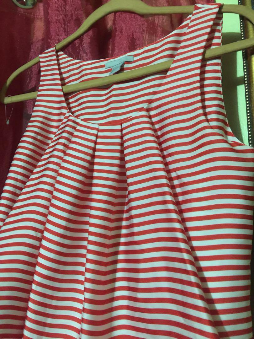 H&M blouse (Category: Blouses) located in Caloocan City. Submitted by xtine01 (Listing ID 1051264203, Image 2). Description: 10/10 in good condition.