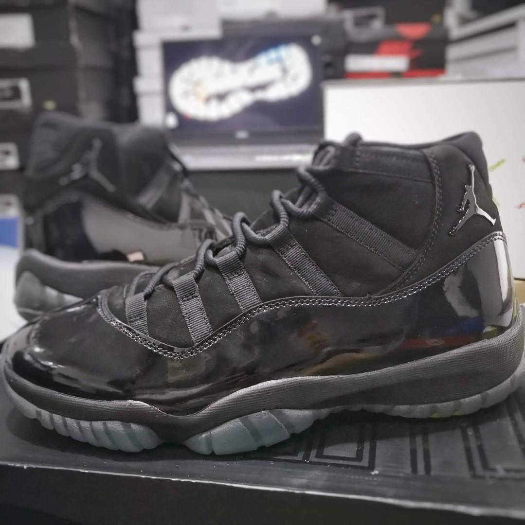 Cap and gown 11s price top