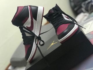 (Category: ) located in . Submitted by sidekick_sneakers (Listing ID 1051272163, Image 1). Description: .