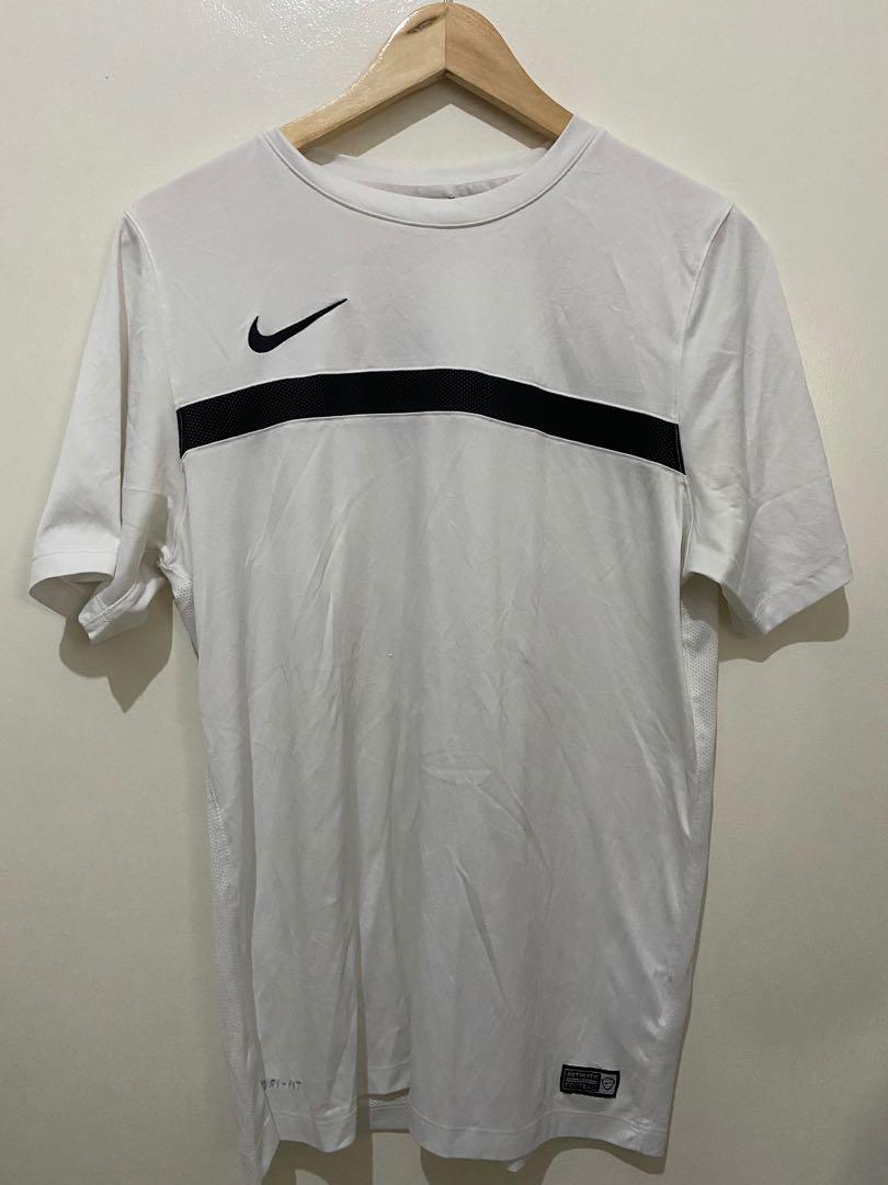 Nike Dri-Fit Shirt (Category: Tshirts & Polo Shirts ) located in Taguig. Submitted by manilaessentials (Listing ID 1051206727, Image 1). Description: May mga runs konti.