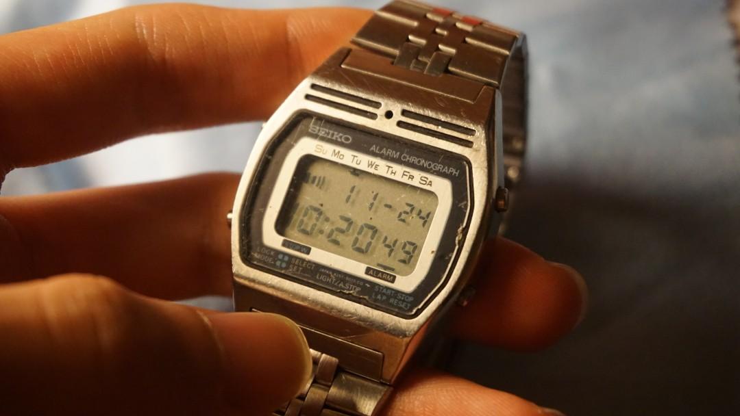Vintage 1981 Seiko LCD Quartz A257 5010, Men's Fashion, Watches &  Accessories, Watches on Carousell