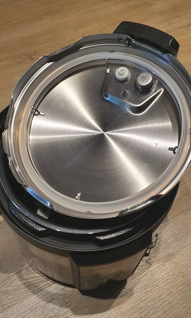 Amazonbasics pressure cooker, Home Appliances, Kitchenware on Carousell