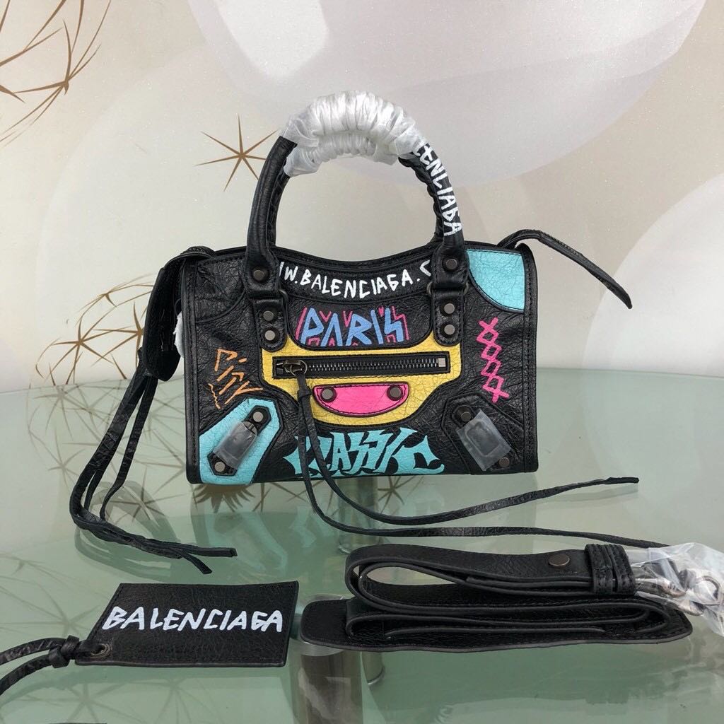 balenciaga graffiti original Fesyen Wanita Tas Dompet di Carousell